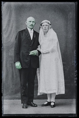 Noorpaar, Hans Karu abikaasaga.  duplicate photo