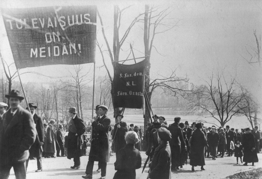 Mielenosoituskulkue 1919. Vappu.