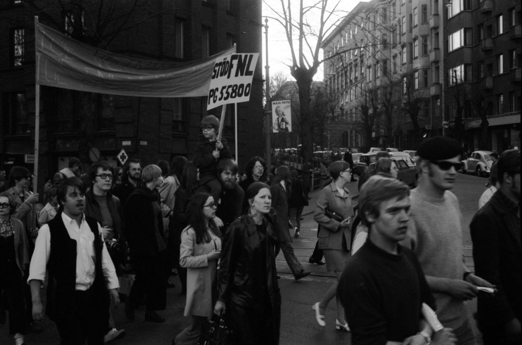 Ship bridge 14. The protest against the Vietnam War is taking place with banderolles on the Marine Bridge Street joining the Mountain Street.