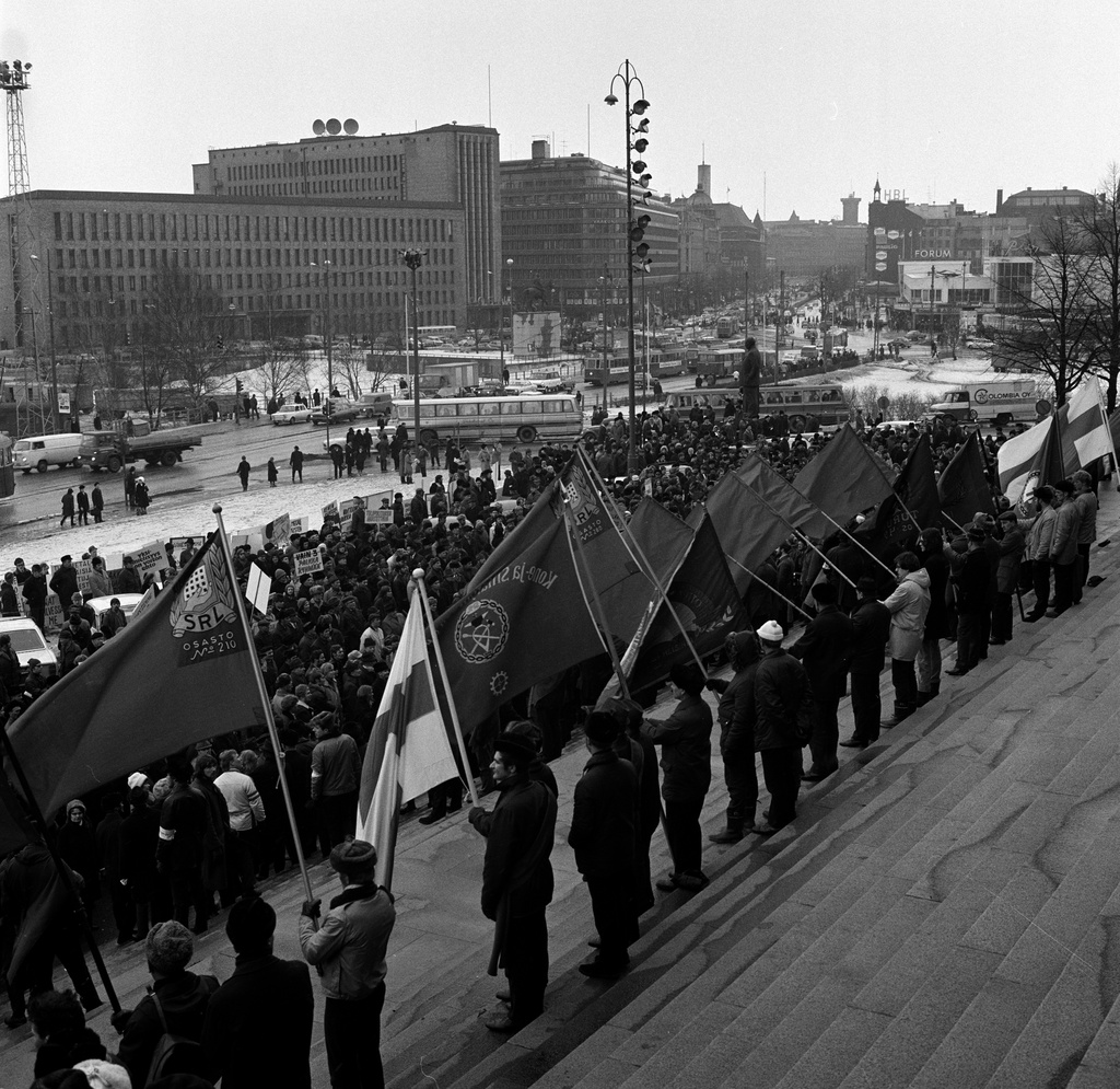 Demonstration during the metal strike at the stairs of the House of Representatives