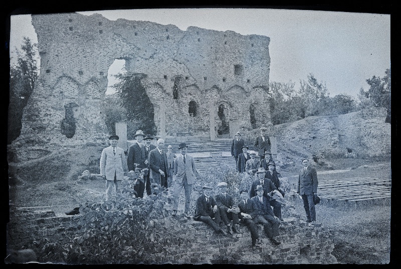 Grupp mehi lossimägedes, (negatiiv ilmutatud 27.06.1926, foto tellija Viljandi Maakonnavalitsus).