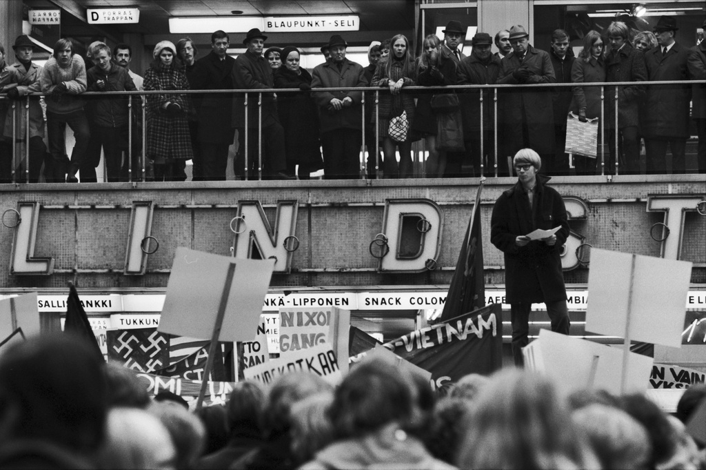 Mannerheimintie 5. Demonstration against the Vietnam War at the Mine Garden