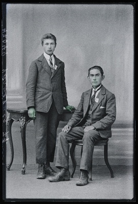 Kaks meest, (foto tellija Järvekülg).  duplicate photo