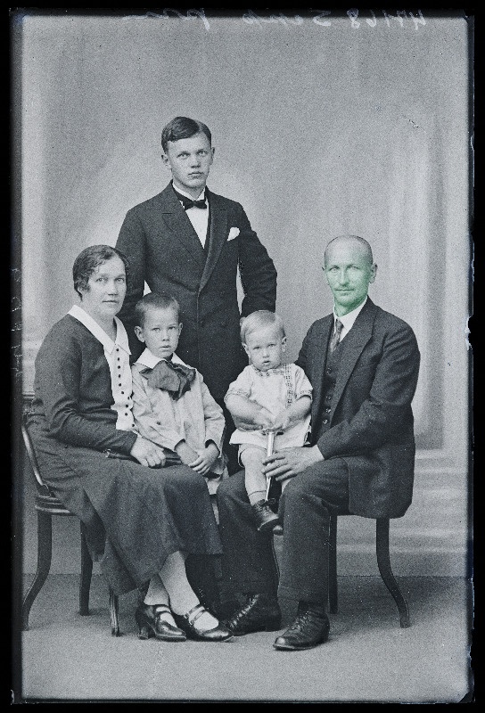 Perekond Sepp poja leeripäeval.