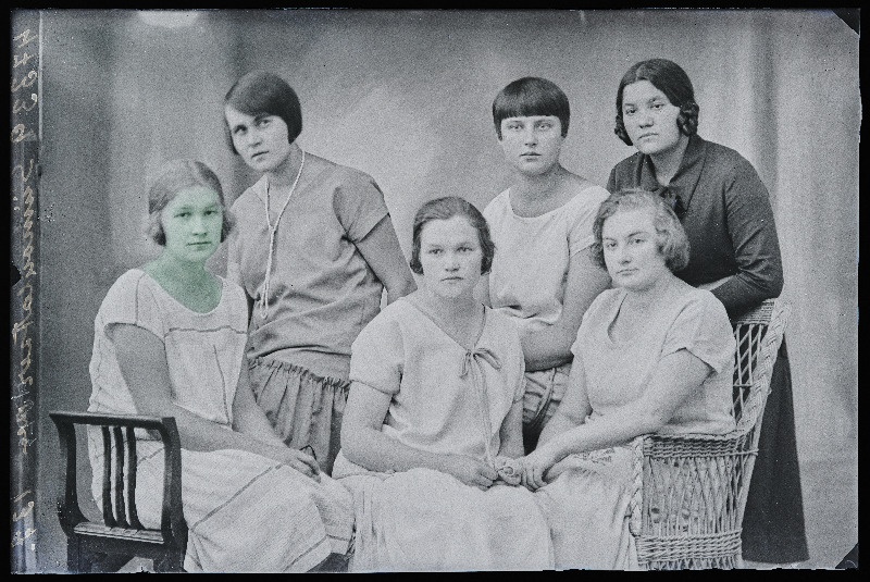 Grupp naisi, (foto tellija Siimonlatser).