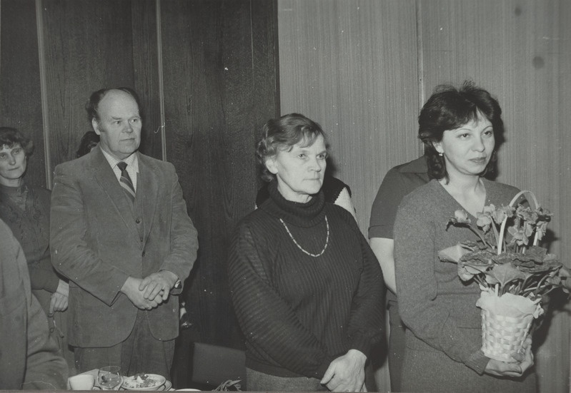A.Reitalu, S.Randver ja V.Meržina õnnitlevad H.Tuult