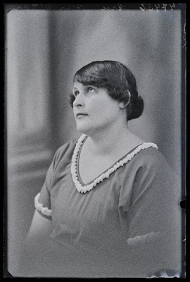 Aru.  similar photo