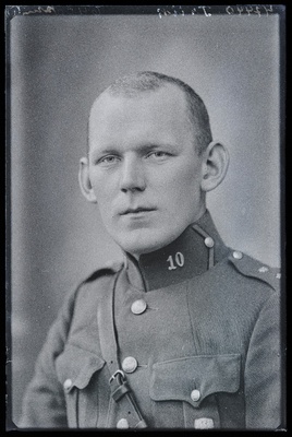 Kaitseliidu Sakalamaa Maleva leitnant Ludvig Siegfrid Triik, (10. Jalaväerügemendis kuni 31.07.1926).  duplicate photo