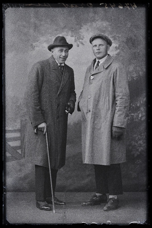 Kaks meest, (foto tellija Orav).