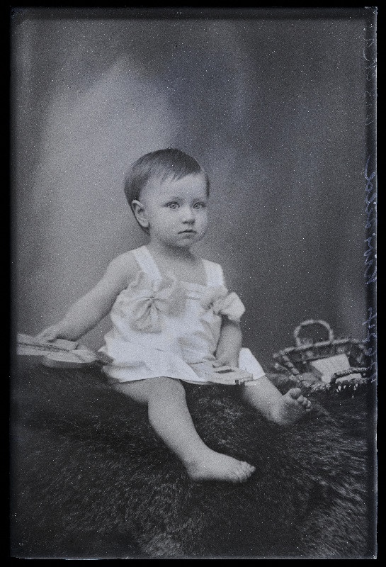 Väike laps, (foto tellija Kivisild).