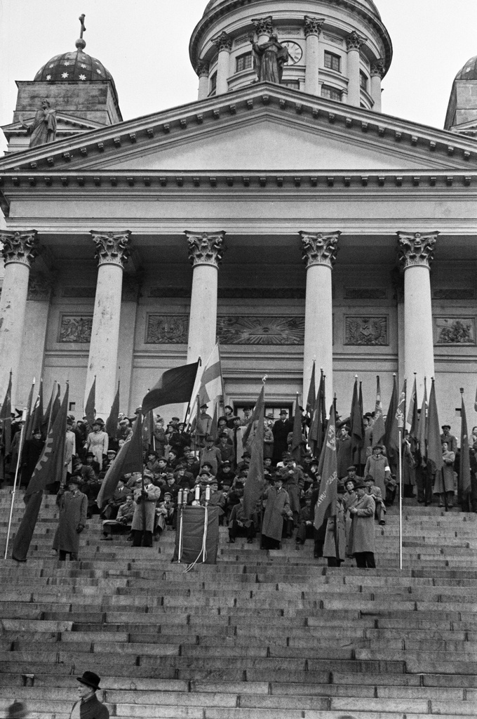 Left-wing joint fog party at the Senate