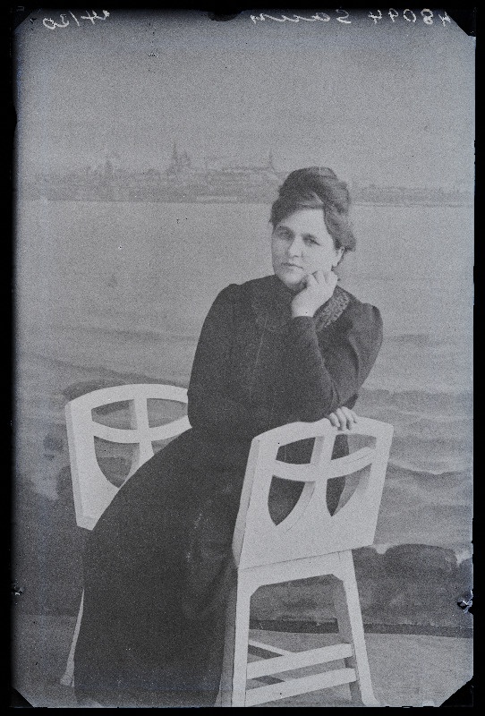 Naise foto, (21.01.1927 fotokoopia, tellija Saun).
