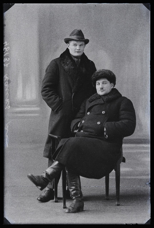 Kaks meest, (foto tellija Rauks).
