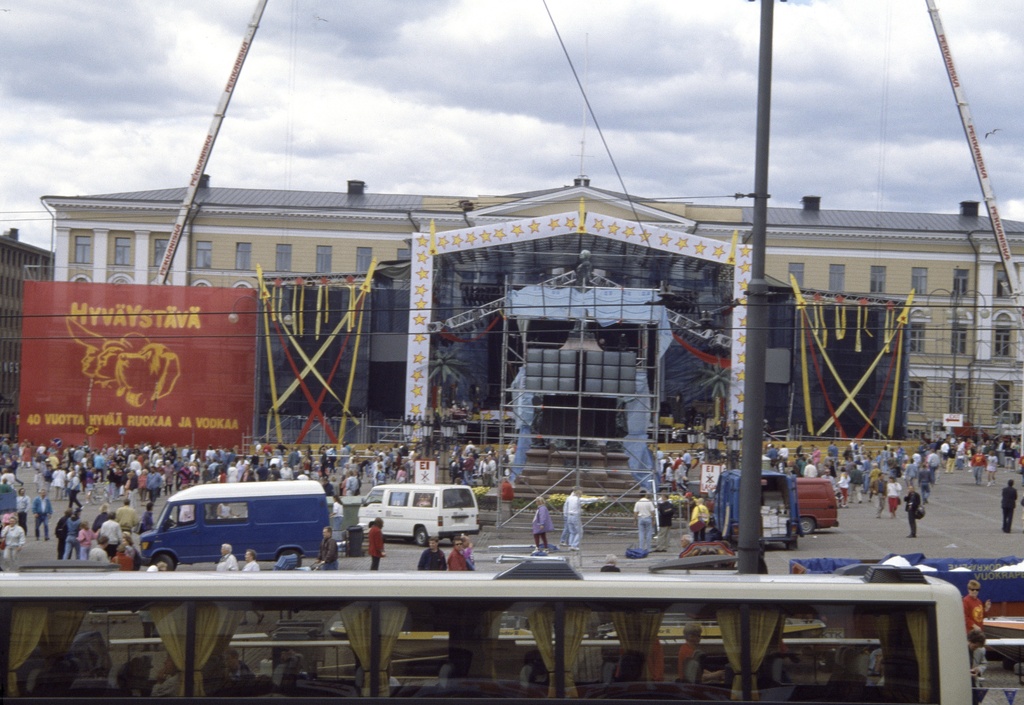 The showcase of the Leningrad Cowboys Group and the Red Army Choir Total Balalaika Show will be arranged at the Senate's Office on Helsinki Day 1993