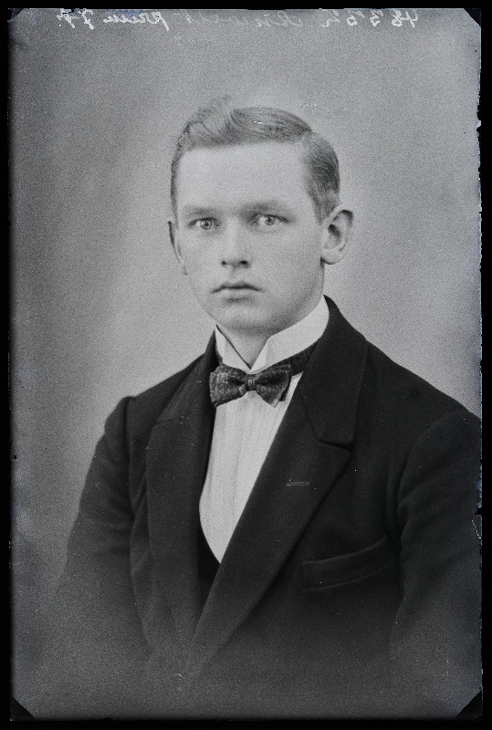 Oskar Anvelt.