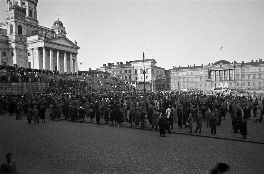 The Citizens' Meeting organized by SKDL in the Senate following the Berlin Empire.