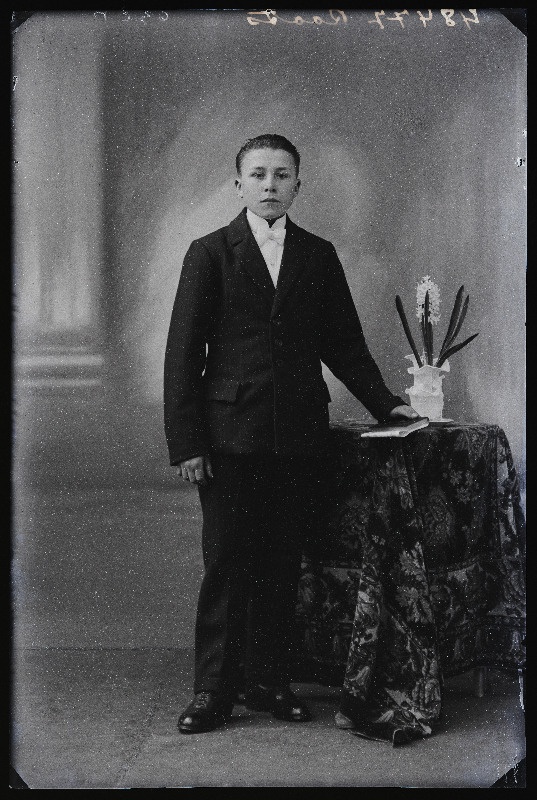 Leerilaps August Roots.