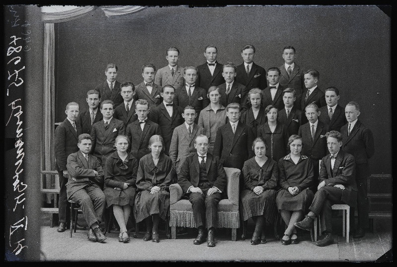 Viljandi Kommertskooli IV klass.