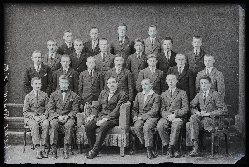 Viljandi Reaakooli II b klass.