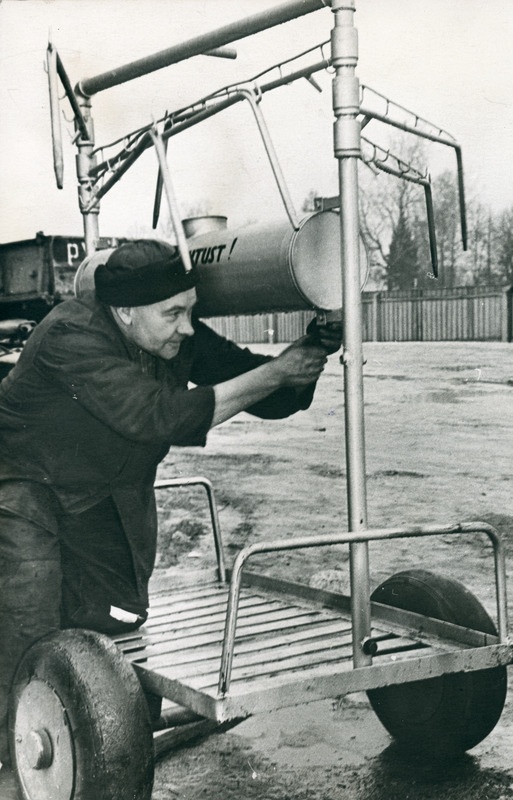Treial E.Lehtmets lõpetab lüpsiplatvormi kokkupanekut