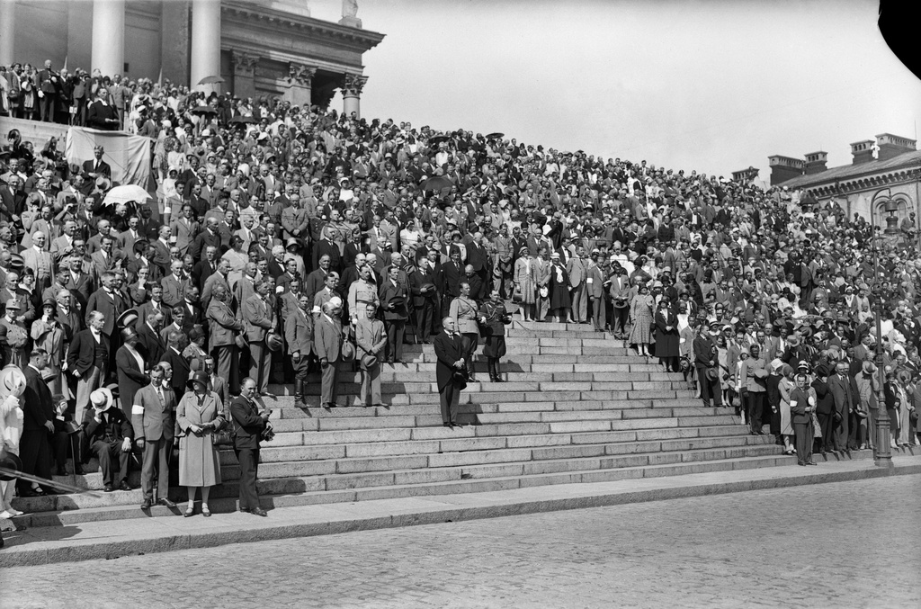 In 1930, participants at the Senate.
