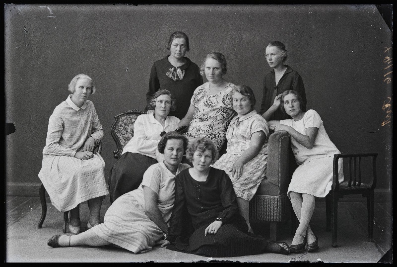 Grupp naisi, (foto tellija Ant).