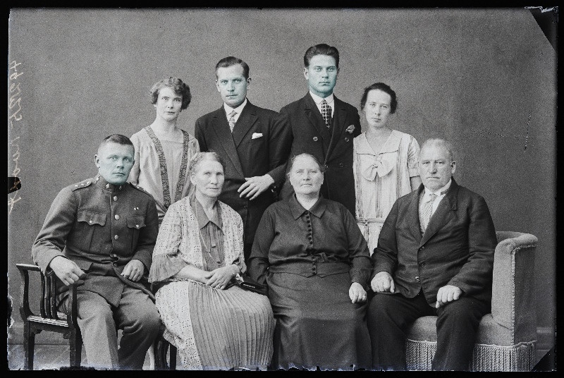 Grupp inimesi, (foto tellija Koort).