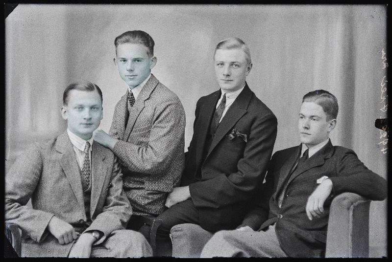 Grupp noormehi, (foto tellijad Frei [Frey], Parnitzki).