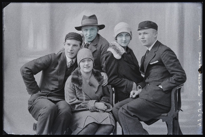 Grupp inimesi, (foto tellija Laamann).