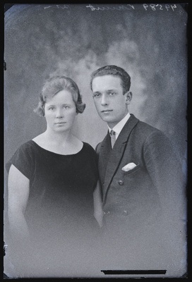 Knuut naisega.  similar photo