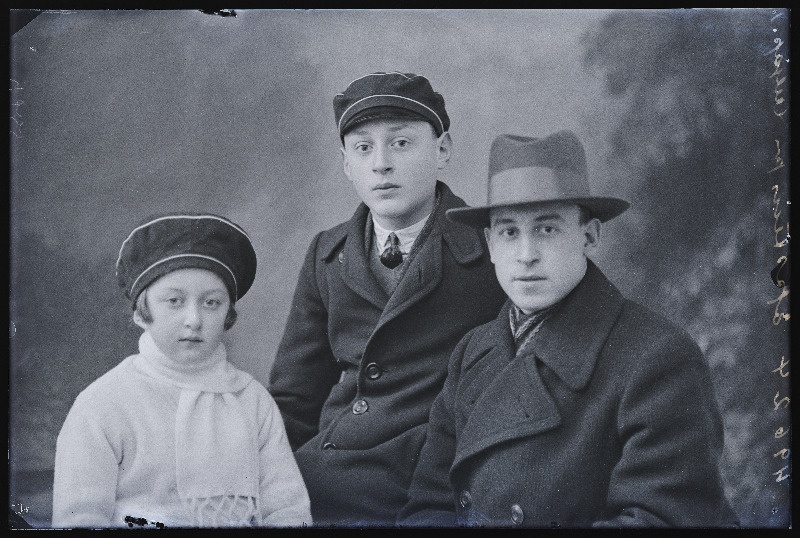 Grupp inimesi, (foto tellija Epstein).