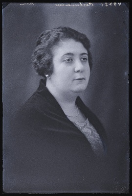 Perlmann.  similar photo