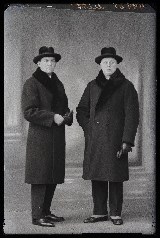 Kaks meest, (foto tellija Mitt).