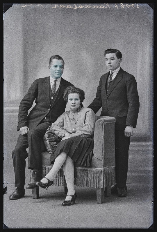 Grupp inimesi, (foto tellija Kanassaar [Kanasaar]).