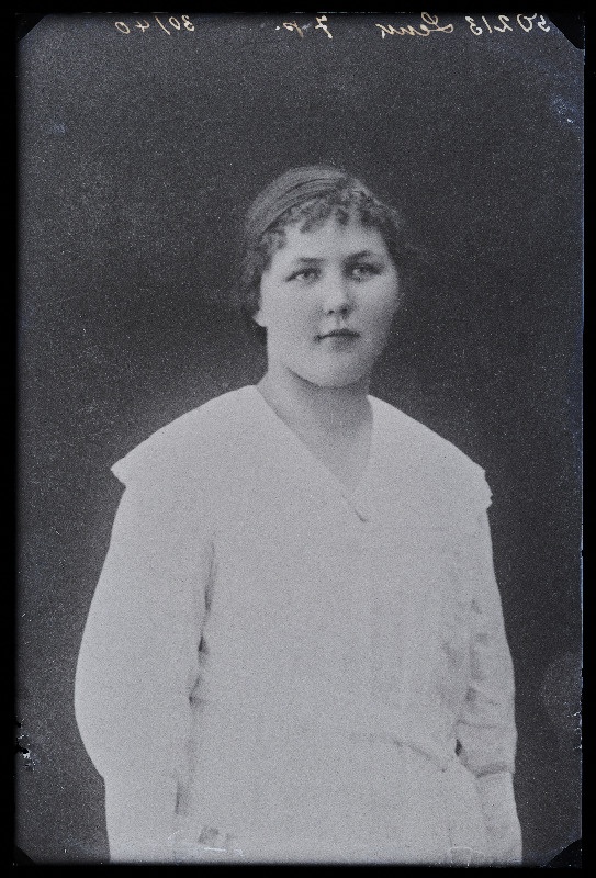 Naise foto, (02.03.1928 fotokoopia, tellija Lenk).