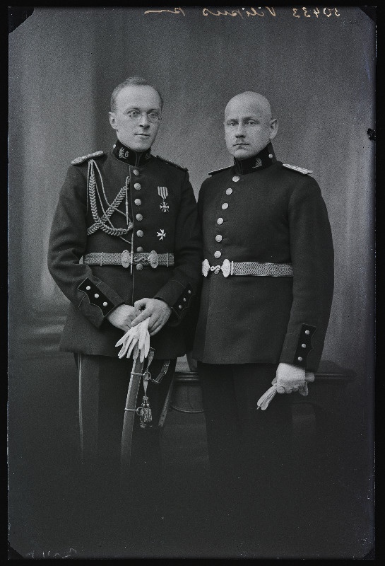 3. Diviisi suurtükiväe sõjaväelased, kapten Helmut Vilipus (vasakul) ja sõjaväeametnik Johann Kittask.