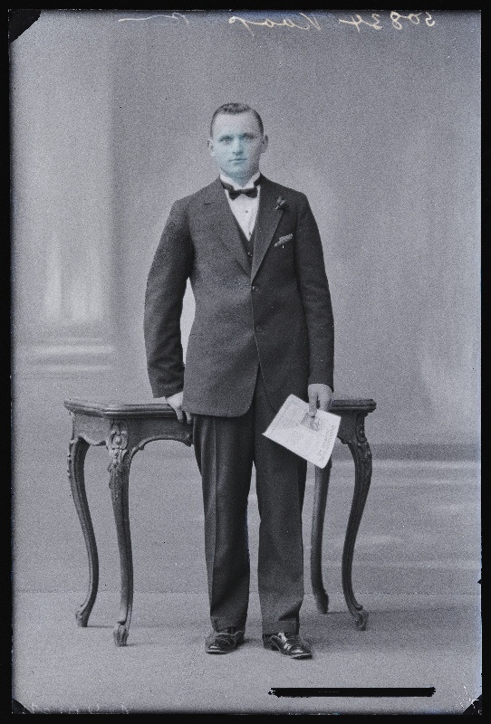 Leerilaps Valentin Koop (Tõnis Altmäe).