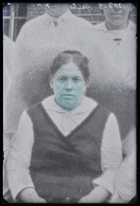 Naine grupifotol, (13.06.1928 fotokoopia, tellija Melts).