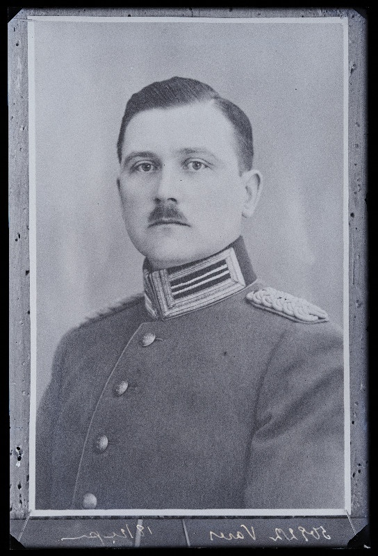 Politseinik, Viljandi-Pärnu abiprefekt Jakob Vares, (26.06.1928 fotokoopia).