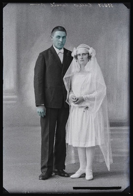 Noorpaar, Vassil Kollo abikaasaga, (Tõrva, Helme riigimõis).  duplicate photo
