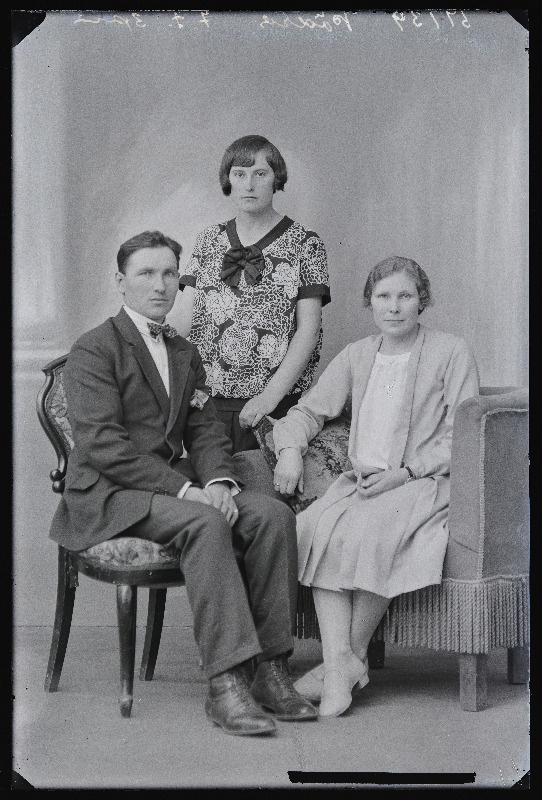 Grupp inimesi, (foto tellija Põdra).