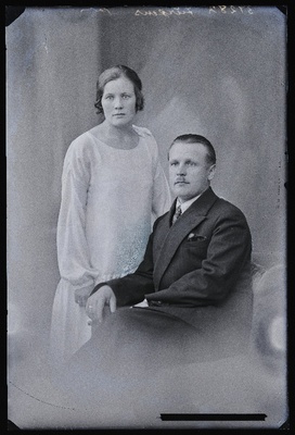 Jürgens naisega.  similar photo
