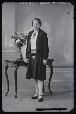 Anna Päts, (Holstre vald, Raassilla, Tõrdu).  similar photo