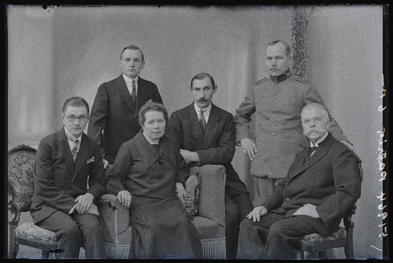 Grupp inimesi, sõjaväelane, (foto tellija Patrik).