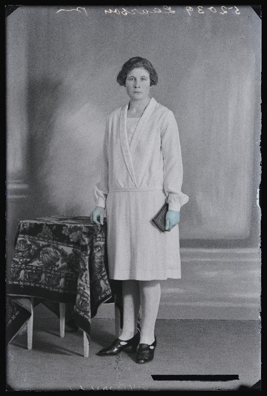 Laarson Hallistest, (Mangulsoni kauplus).