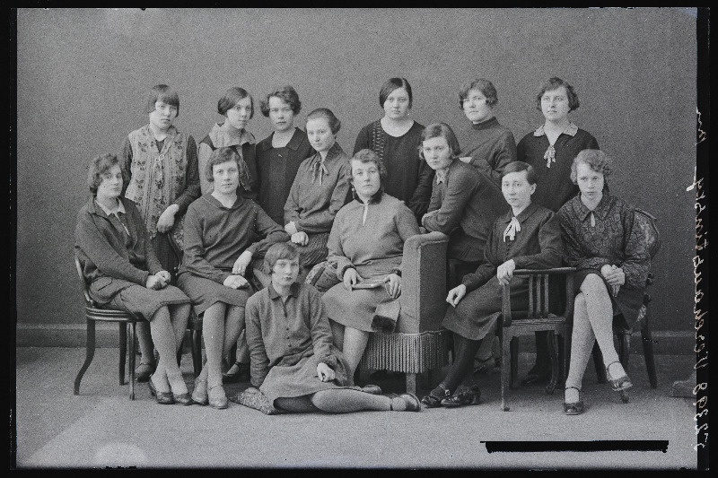 Grupp naisi, (foto tellija Verhoustinski).