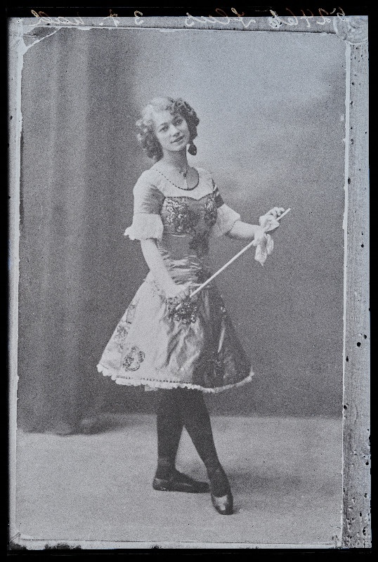 Balletikingades tantsija, (15.02.1929 fotokoopia, tellija Ilus).