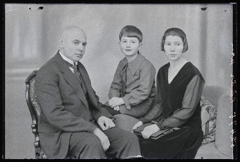 Grupp inimesi, (foto tellija Käär).