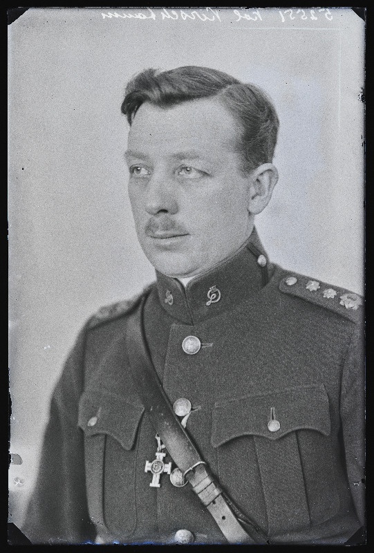 5. Suurtükiväegrupi ülem kolonelleitnant Georg Kirschbaum (Jüri Hellat).