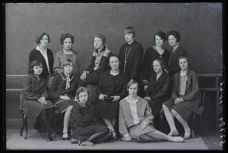 Grupp naisi, (foto tellija Roosi).